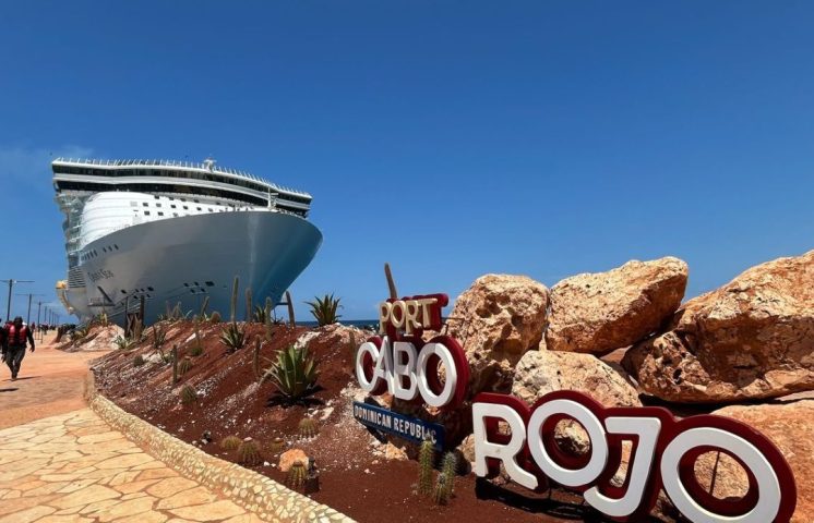 ¡Histórico! Llega a Cabo Rojo crucero Oasis of the Seas, uno de los más grandes del mundo