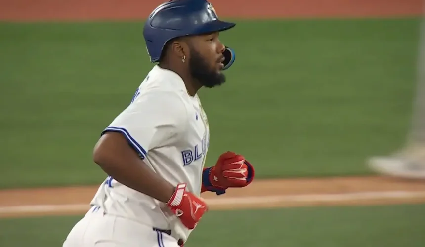 Vladimir Guerrero Jr. rompe su sequía jonronera con un misil de 412 pies ante Spencer Strider