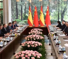China califica de exitosa y amistosa la visita de Sánchez
