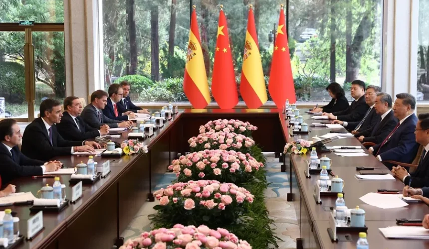 China califica de exitosa y amistosa la visita de Sánchez