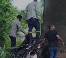 Hombre cae de puente mientras intentaba asistir a víctimas de accidente en la autopista Duarte 