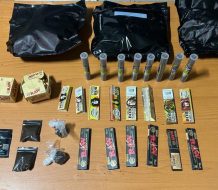 Apresan estadounidense con varias porciones de presunta marihuana y otras sustancias en el AILA 