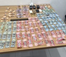 Detienen a dos personas en Cotuí por posesión de dinero presuntamente falso 