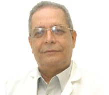 Exministro de Salud Juan Ceballos alerta sobre riesgos de usar hospitales para control migratorio