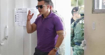 Correísmo denuncia irregularidades pese a aval de la OEA en elecciones ecuatorianas