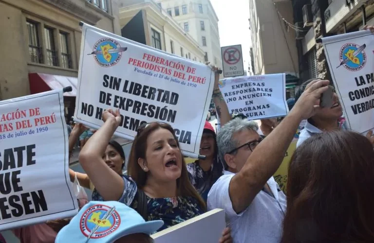 Periodistas del mundo condenan ley peruana que amenaza la libertad de prensa
