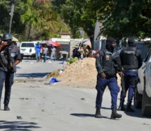 Más de 500 presos escapan de una cárcel en Haití tras invasión de bandas armadas  