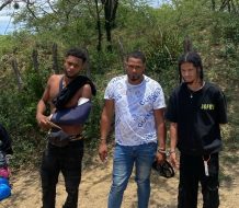 Apresan tres dominicanos por transportar 41 indocumentados en Montecristi