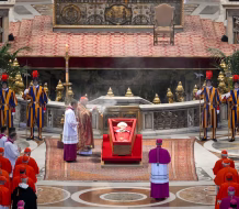 El cuerpo del Papa Francisco permanecerá en la basílica de San Pedro durante tres días antes del funeral