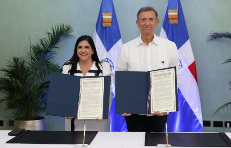 Ministerio de Relaciones Exteriores y ProDominicana firman acuerdo para agilizar visados de residencia por inversión y visas de negocios