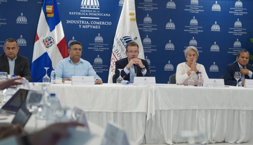 MICM convoca a sector público y privado ante anuncio arancelario de Estados Unidos; activa mesas intersectoriales