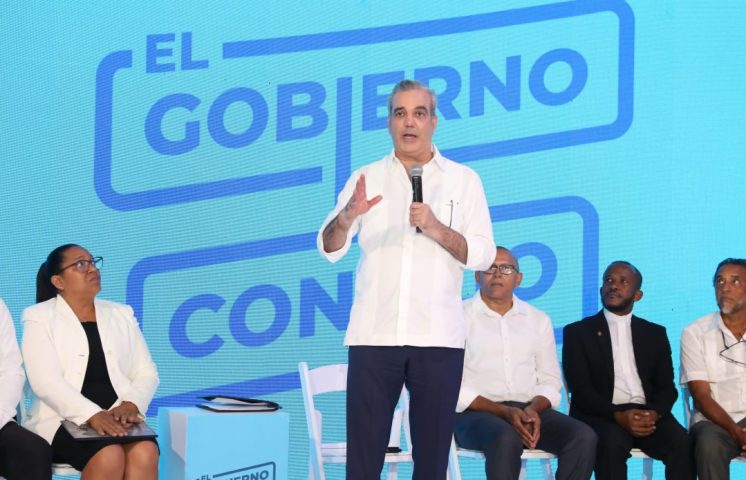 Abinader lidera siembra de 3,200 plantas en la cuenca del río Yaque del Norte