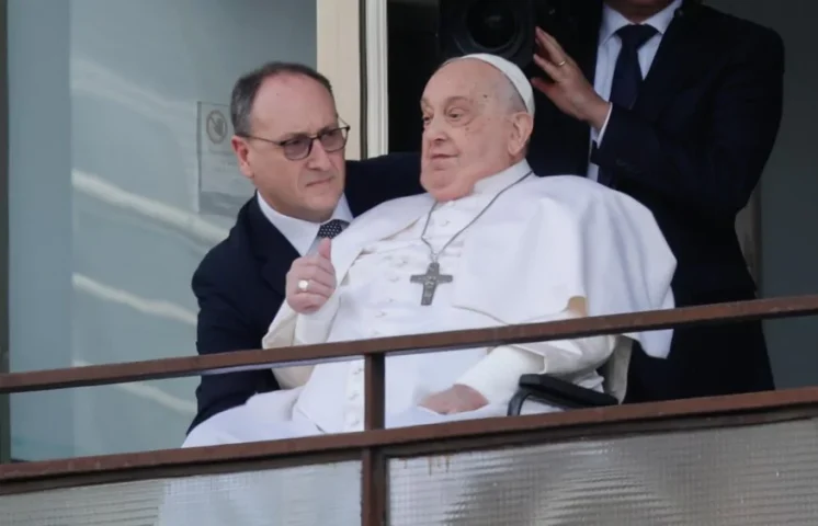 El papa Francisco participó de la misa de Pascuas en el Vaticano: “La paz no es posible sin libertad religiosa”