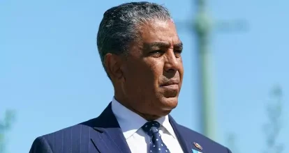 Adriano Espaillat rechaza orden de Trump que pone en riesgo a ONG ambientales y de derechos civiles