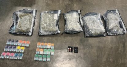 Confiscan ocho paquetes de presunta marihuana y otras sustancias en el AILA