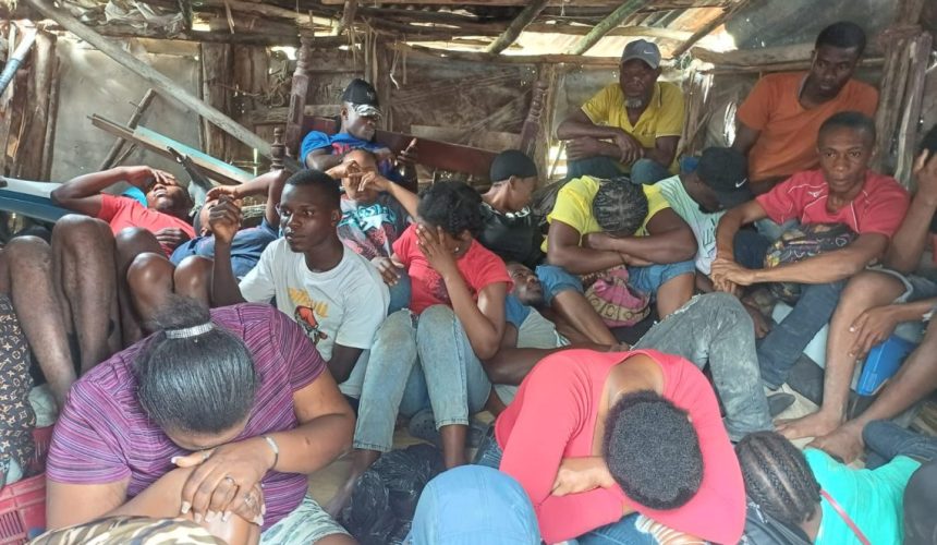Arrestan 26 haitianos indocumentados en San Juan