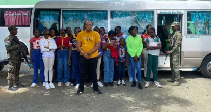Arrestan chofer de autobús con 16 haitianos indocumentados en Santiago Rodríguez