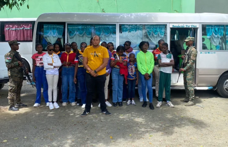 Arrestan chofer de autobús con 16 haitianos indocumentados en Santiago Rodríguez