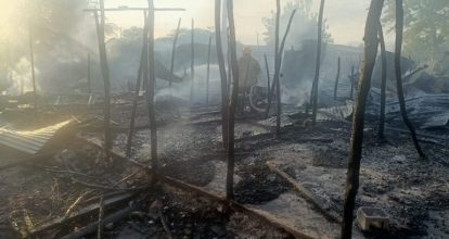 Incendio en Azua deja destruidas 18 casuchas habitadas por haitianos indocumentados