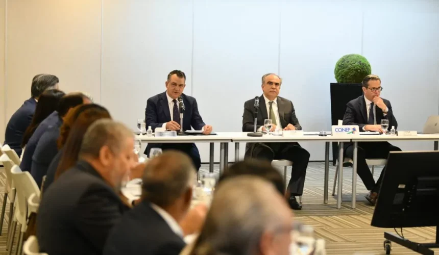 JCE presenta detalles de nueva cédula a líderes empresariales del CONEP y ANJE