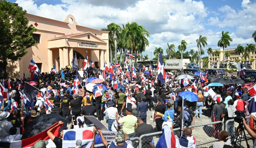 Ángelo Vázquez convoca marcha nacionalista para el 27 de abril en respuesta a movilización haitiana