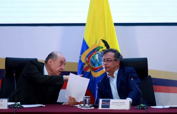 El excanciller de Colombia Álvaro Leyva dice que Petro tiene un problema de adicción a las drogas