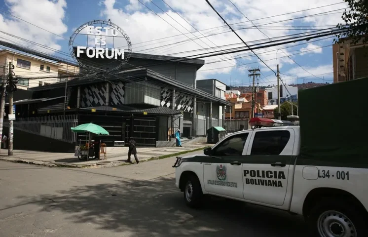 Arrestan en Bolivia a sujeto vestido como el Joker tras ataque con un fallecido