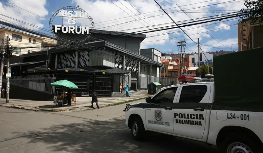 Arrestan en Bolivia a sujeto vestido como el Joker tras ataque con un fallecido