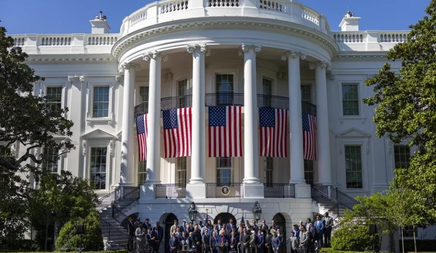 Trump recibe en la Casa Blanca a los Eagles, campeones del Super Bowl