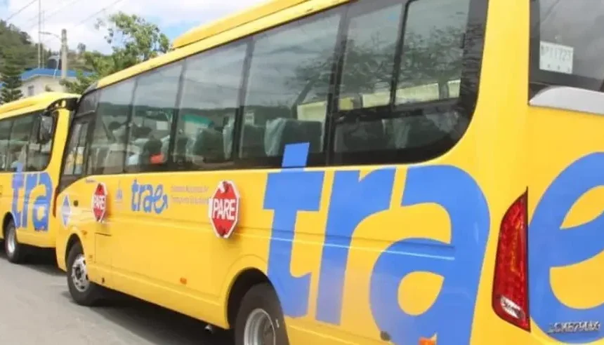 TRAE suma 12 nuevos autobuses escolares en Sánchez Ramírez