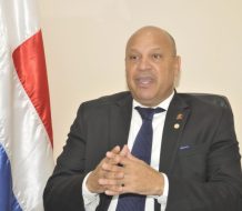Proponen consenso entre Gobierno y empresariado para dominicanizar mano de obra en RD