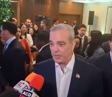 Abinader destaca posición favorable de RD tras aranceles impuestos por Trump