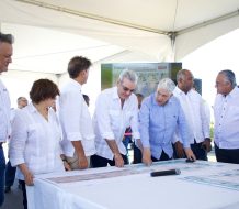 Abinader y MOPC supervisan obras en construcción de la circunvalación de Baní