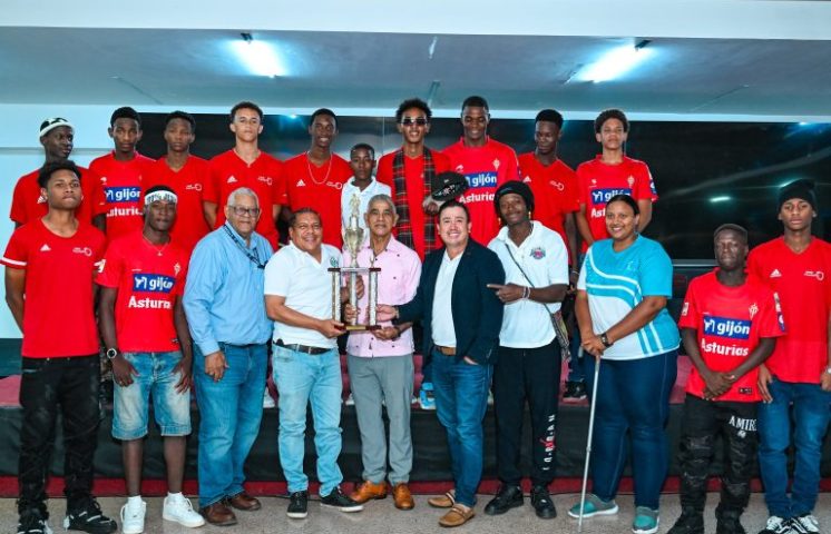 Alcaldía de Santiago premia los ganadores del Torneo de Fútbol U-17