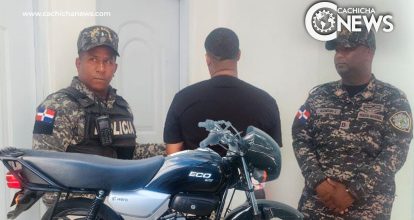 Agentes policiales apresan hombre por asalto y recuperan pertenencias de la víctima en Sabana Perdida