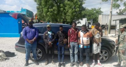 Apresan haitiano transportando tres indocumentados a bordo de una jeepeta en Azua 