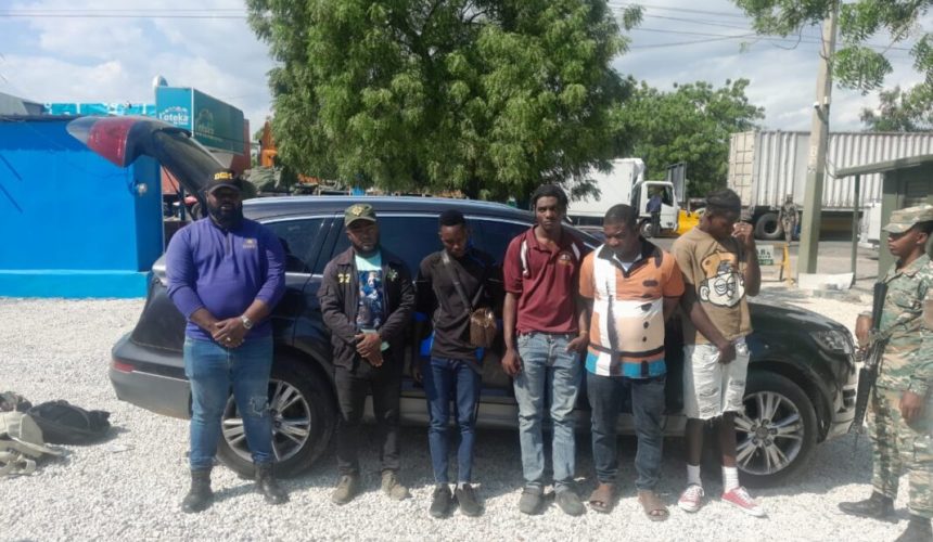 Apresan haitiano transportando tres indocumentados a bordo de una jeepeta en Azua 