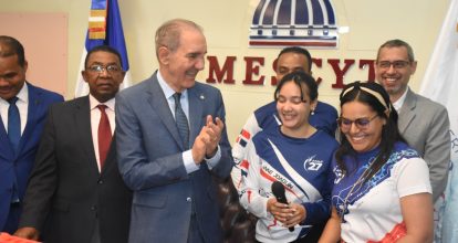MESCyT otorgará becas al equipo Apolo 27 tras ganar seis premios en el Desafío Rover de Exploración Humana de la NASA 2025 