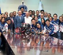 Mescyt recibe estudiantes tras ganar seis premiaciones en Desafío Rover de la NASA 2025
