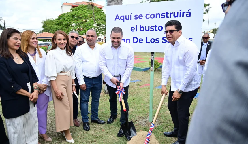 Dan primer picazo para busto en honor a Juan de los Santos en Parque Italia
