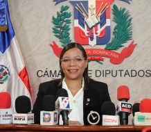 Mirna López presenta proyecto de Ley para el Control Migratorio en Hospitales Dominicanos