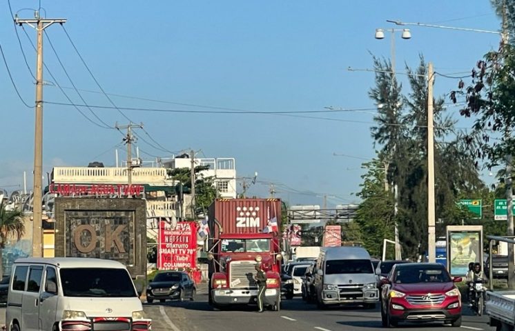 Digesett intensifica operativos contra circulación de vehículos pesados en el Malecón de Santo Domingo