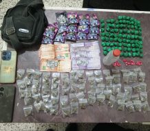 Apresan dos jóvenes con 200 porciones de presuntas sustancias ilícitas en La Vega