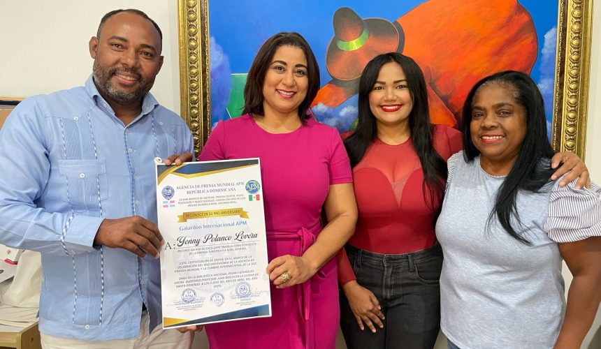 Yenny Polanco es reconocida por su labor en el periodismo turístico en aniversario de APM