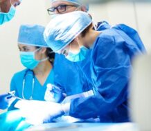 Servicio de salud español debe pagar 35.000 euros a joven que perdió testículo por error 
