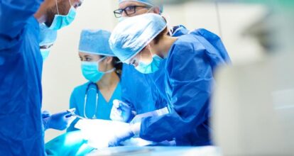 Servicio de salud español debe pagar 35.000 euros a joven que perdió testículo por error 