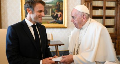 Macron destaca el legado del Papa Francisco tras su fallecimiento 