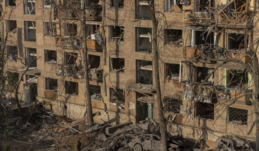 Trump pide a Putin “parar” tras masivo ataque ruso contra Kiev que dejó al menos 12 muertos 