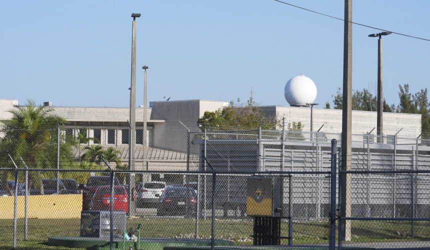 Aumentan las denuncias de abusos en centro de detención migratorio de EE.UU. 