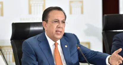 Valdez Albizu destaca resiliencia de economía dominicana ante incertidumbre global 